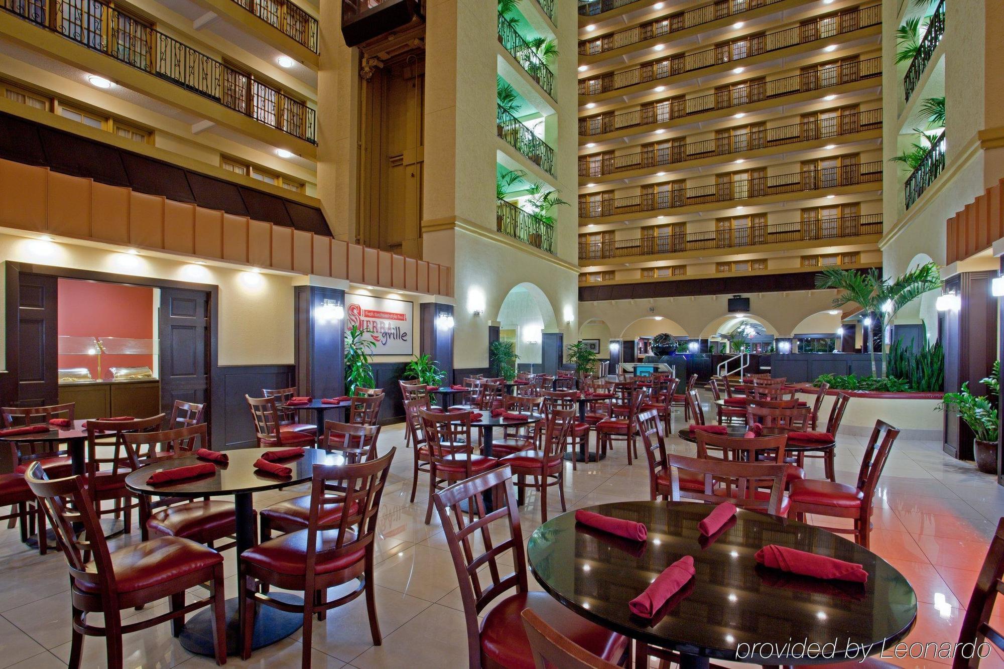 Crowne Plaza Suites Houston - Near Sugar Land Restaurace fotografie
